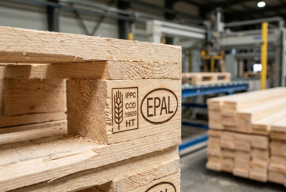 Dřevěné europalety připravené k expedici od výrobce palet pro logistiku, výrobu a e‑commerce